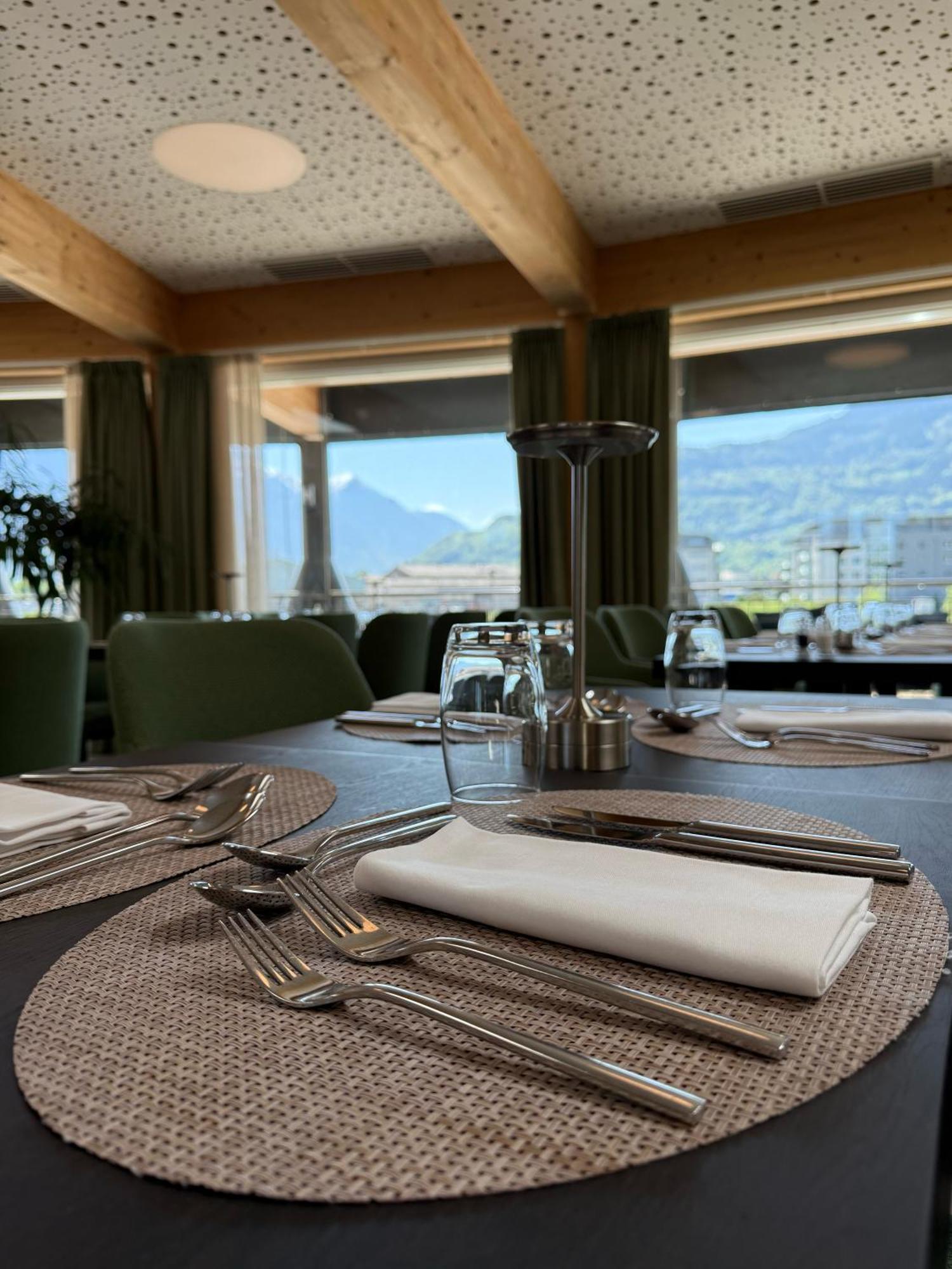 Alp Art Hotel Monthey Collombey-Muraz Extérieur photo
